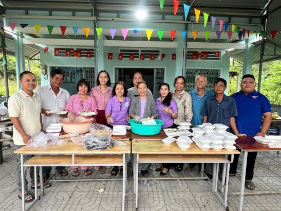 Hội LHPN xã Phú Hoà Đông tiếp tục thực hiện chương trình trao yêu thương Hỗ trợ phụ nữ người lao động khó khăn 