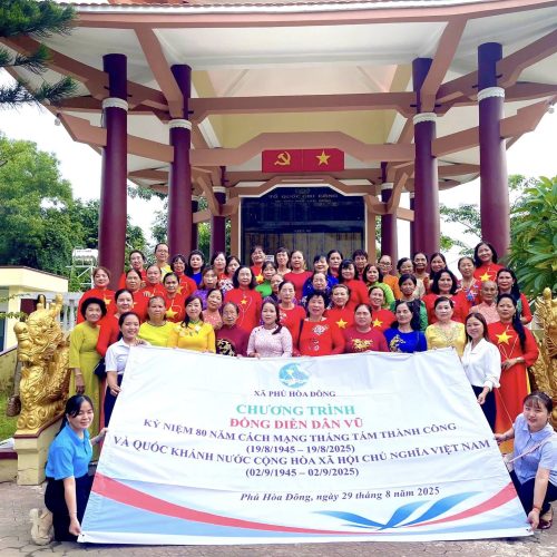  Chương trình đồng diễn dân vũ của Hội LHPN xã Phú Hòa Đông