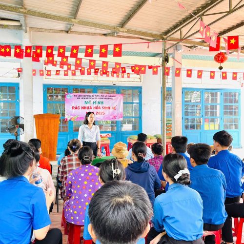 Hội LHPN xã Phú Hòa Đông tiếp tục thực hiện mô hình 8220Rác nhựa hóa sinh kế8221 Và tặng quà cho hội viên phụ nữ có hoàn cảnh khó khăn