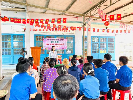 Hội LHPN xã Phú Hòa Đông tiếp tục thực hiện mô hình “Rác nhựa hóa sinh kế” Và tặng quà cho hội viên, phụ nữ có hoàn cảnh khó khăn