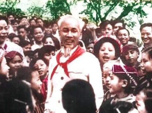 Lời Bác Hồ dạy ngày này năm xưa ngày 16 tháng 10 năm 1968 Dù khó khăn đến đâu cũng phải tiếp tục thi đua dạy tốt và học tốt