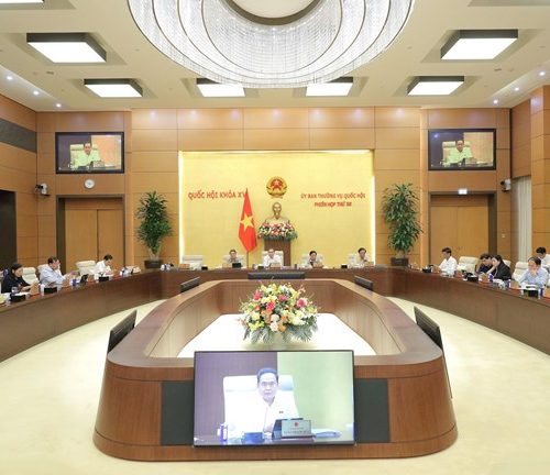 Thông qua hai Nghị quyết hướng dẫn phân bổ số lượng người giới thiệu ứng cử đại biểu HĐND và số lượng Phó Chủ tịch HĐND cấp tỉnh cấp xã