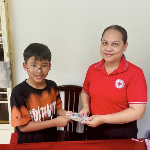 EM LÊ MINH ĐỨC LỚP 31 ỦNG HỘ ĐỒNG BÀO MIỀN TRUNG