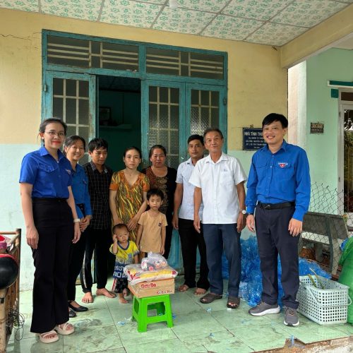 Công trình thanh niên trao tặng quà an sinh tháng 102025