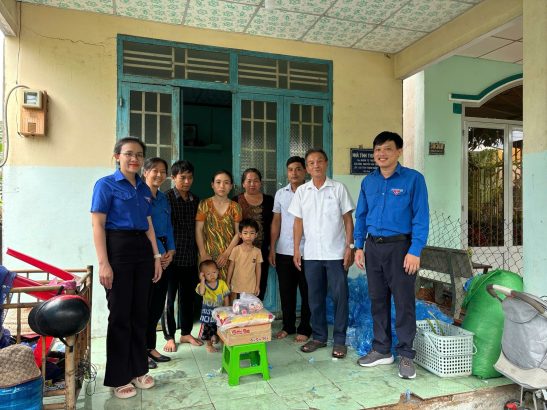Công trình thanh niên trao tặng quà an sinh tháng 10/2025