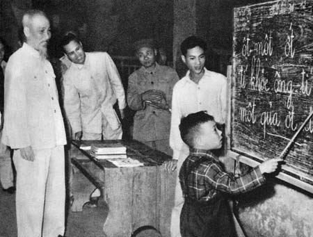 Lời Bác Hồ dạy ngày này năm xưa ngày 13 tháng 11 năm 1947