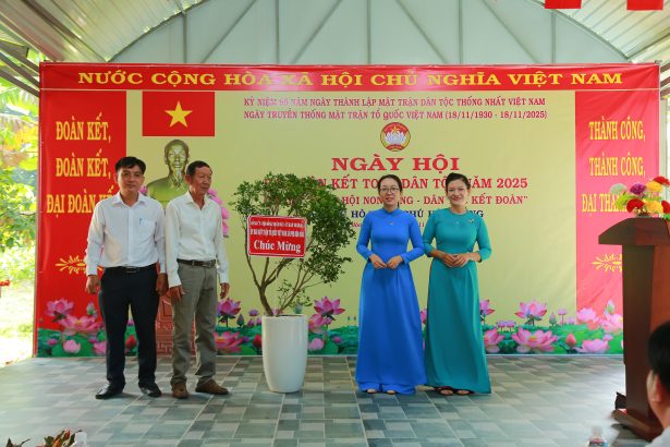 Ngày hội Đại đoàn kết dân tộc năm 2025 với chủ đề “Ngày hội non sông – Dân tộc kết đoàn” ấp Phú Hòa, xã Phú Hòa Đông