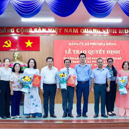 Đảng ủy xã Phú Hòa Đông tổ chức Lễ trao Quyết định thành lập Chi bộ Trạm Y tế xã và chỉ định chi ủy nhiệm kỳ 2025 8211 2030