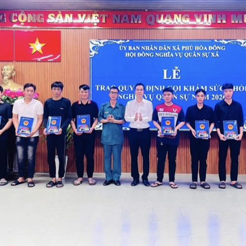 Hội đồng Nghĩa vụ Quân sự xã Phú Hòa Đông Thành phố Hồ Chí Minh tổ chức Lễ trao Quyết định gọi công dân khám sức khỏe nghĩa vụ quân sự năm 2026