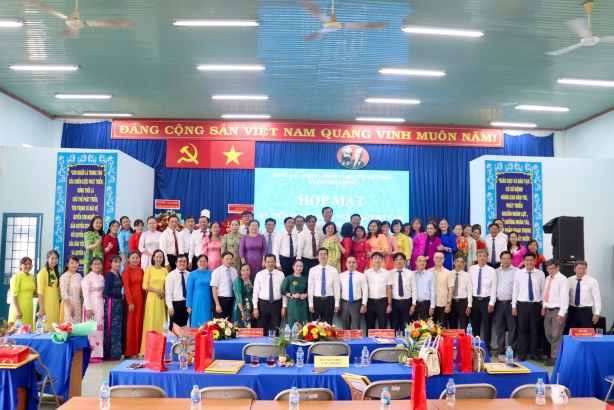 Xã Phú Hòa Đông tổ chức họp mặt kỷ niệm 43 năm ngày Nhà giáo Việt Nam 20/11