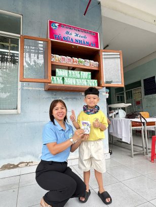 TIẾP TỤC LAN TỎA YÊU THƯƠNG TỪ MÔ HÌNH “TỦ SỮA NHÂN ÁI”