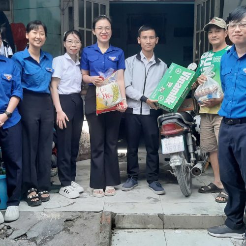 Đoàn xã Phú Hòa Đông thực hiện công trình thanh niên 8220Trao tặng quà an sinh8221 tháng 112025