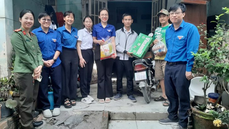Đoàn xã Phú Hòa Đông thực hiện công trình thanh niên “Trao tặng quà an sinh” tháng 11/2025