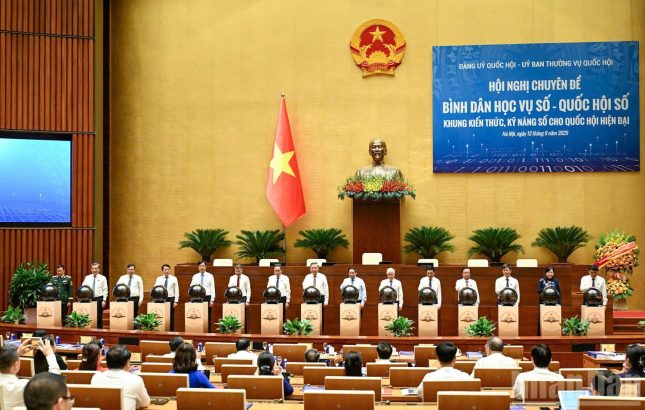ĐẨY MẠNH “ĐỘT PHÁ PHÁT TRIỂN KHOA HỌC CÔNG NGHỆ, ĐỔI MỚI SÁNG TẠO VÀ CHUYỂN ĐỔI SỐ QUỐC GIA”