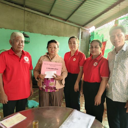 HỘI CHỮ THẬP ĐỎ XÃ PHÚ HÒA ĐÔNG VẬN ĐỘNG CHĂM LO CHO HỘI VIÊN CHỮ THẬP ĐỎ CÓ HOÀN CẢNH KHÓ KHĂN