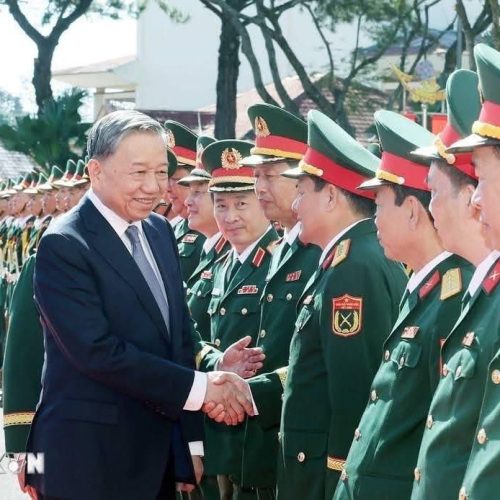 QUÂN ĐỘI NHÂN DÂN VỮNG BƯỚC DƯỚI CỜ ĐẢNG QUANG VINH