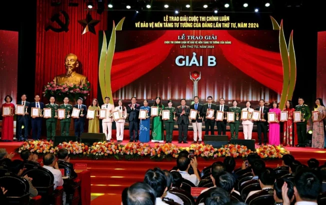 Làm chủ thế trận tiến công về thông tin tư tưởng, lý luận trên không gian mạng