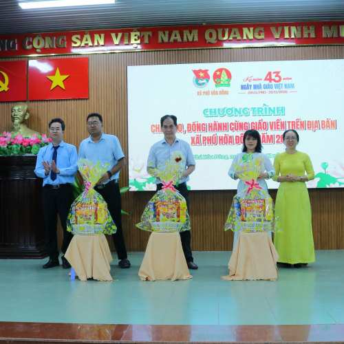 Đoàn xã Phú Hòa Đông chăm lo đồng hành cùng giáo viên trên địa bàn xã