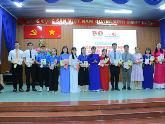 Chương trình tri ân các thầy cô giáo giữ nhiệm vụ công tác Đoàn 8211 Đội khu vực Trường học xã Phú Hòa Đông