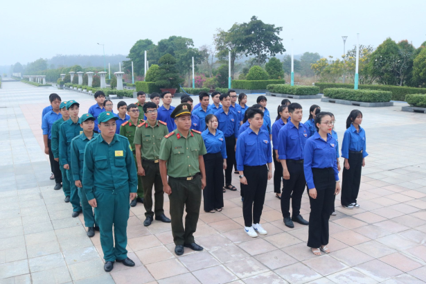 Lễ dâng hương dâng hoa tại Nghĩa trang chính sách Thành phố 8211 Chào mừng Đại hội Đại biểu Đoàn TNCS Hồ Chí Minh Thành phố Hồ Chí Minh lần thứ I nhiệm kỳ 2025 8211 2030