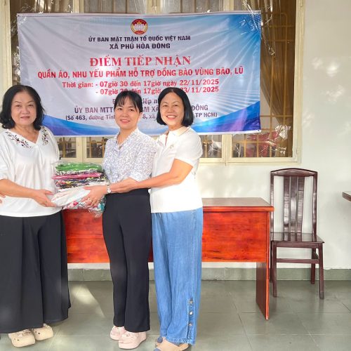 VẬN ĐỘNG ÁO DÀI GỬI TẶNG GIÁO VIÊN VÀ NỮ SINH VÙNG BỊ THIỆT HẠI DO BÃO LŨ