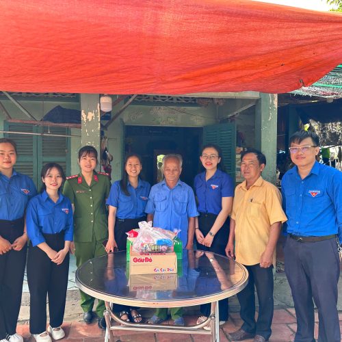 Đoàn xã Phú Hòa Đông thực hiện Công trình thanh niên 8220Trao quà an sinh8221 tháng 122025