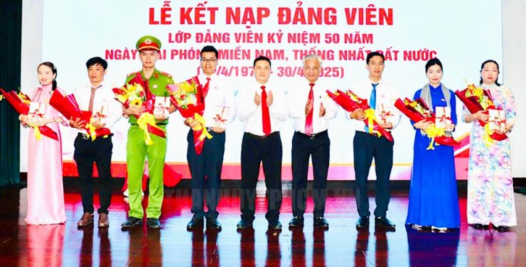 TPHCM: Phát triển đảng viên nhiệm kỳ 2025 – 2030 gắn liền với xây dựng, chỉnh đốn Đảng