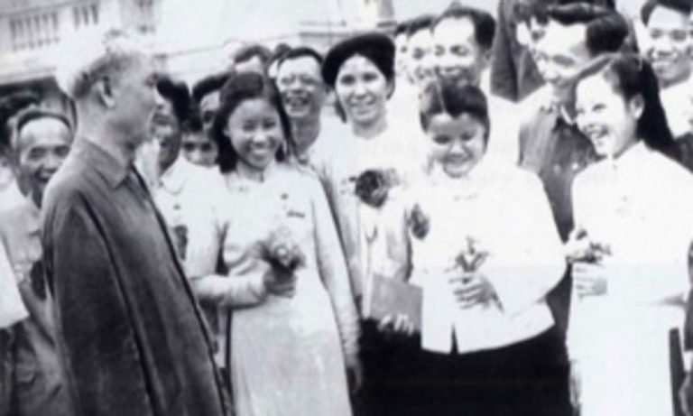 Chủ tịch Hồ Chí Minh nói chuyện tại Đại hội Phụ nữ toàn quốc lần thứ III (ngày 9/3/1960)