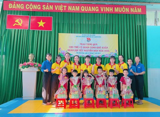 Sôi nổi các hoạt động Ngày cao điểm “Xuân sẻ chia” của Tuổi trẻ Phú Hòa Đông