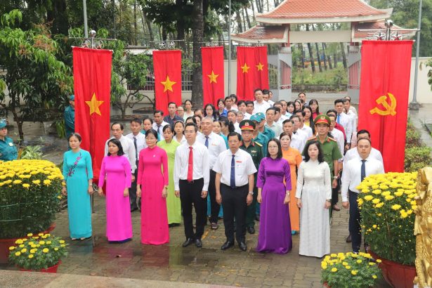 Viếng các Đền Tưởng niệm các anh hùng  liệt sĩ trên địa bàn xã Phú Hòa Đông nhân dịp tết Nguyên đán Bính Ngọ năm 2026