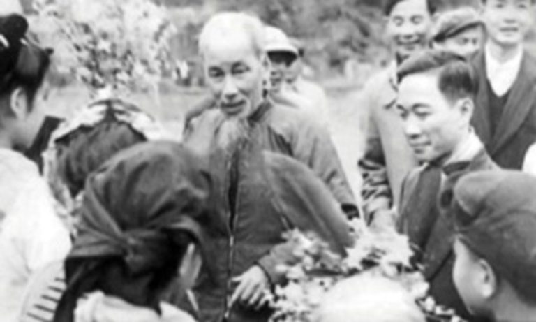 Hồ Chủ tịch chúc Tết năm 1956