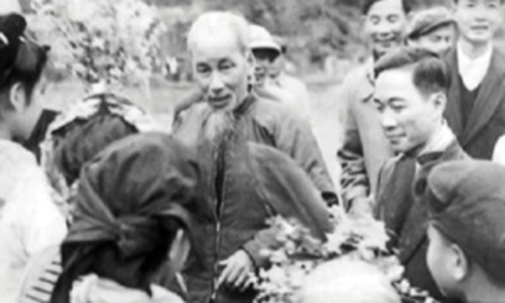 Hồ Chủ tịch chúc Tết năm 1956