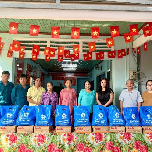 CÁC ẤP BẾN CỎ PHÚ AN PHÚ THUẬN 2 TỔ CHỨC CÁC HOẠT ĐỘNG CHĂM LO TẾT NGUYÊN ĐÁN BÍNH NGỌ NĂM 2026 CHO HỘ KHÓ KHĂN TRÊN ĐỊA BÀN