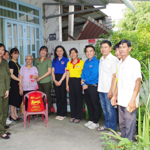 Đoàn xã Phú Hòa Đông thực hiện công trình thanh niên 8220Trao quà an sinh8221 tháng 022026