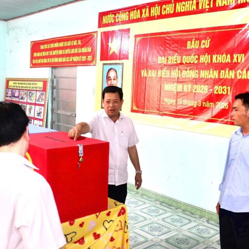 Chiều 113 ông Nguyễn Văn Nghĩa Bí thư Đảng ủy Chủ tịch HĐND xã Trưởng Ban chỉ đạo bầu cử xã Phú Hòa Đông kiểm tra thực tế 1 số khu vực bỏ phiếu bầu cử đại biểu Quốc hội khóa XVI và đại biểu HĐND các cấp nhiệm kỳ 20262031 trên địa bàn xã