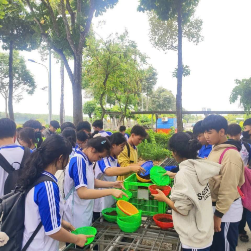 Chuyến xe tri thức trải nghiệm tại khu công nghệ cao