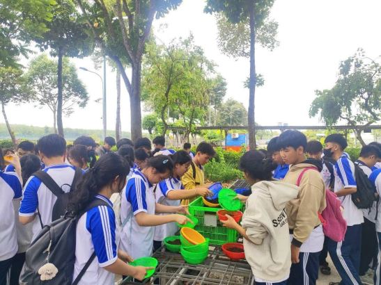 Chuyến xe tri thức trải nghiệm tại khu công nghệ cao