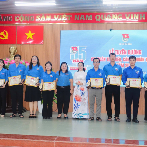 TUYÊN DƯƠNG CHI ĐOÀN VÀ CÁN BỘ ĐOÀN TIÊU BIỂU XÃ PHÚ HÒA ĐÔNG NĂM 2026