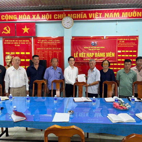 Phú Hòa Đông kết nạp Đảng viên mới từ đoàn viên ưu tú trong Tháng Thanh niên