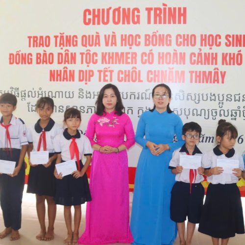 CHƯƠNG TRÌNH TRAO TẶNG QUÀ HỌC BỔNG CHO HỌC SINH ĐỒNG BÀO DÂN TỘC KHMER NHÂN DỊP TẾT CHÔL CHNĂM THMÂY VÀ TỔ CHỨC TUYÊN TRUYỀN VỀ PHÒNG CHỐNG TỆ NẠN MA TUÝ VÀ KỸ NĂNG PHÒNG CHÁY CHỮA CHÁY