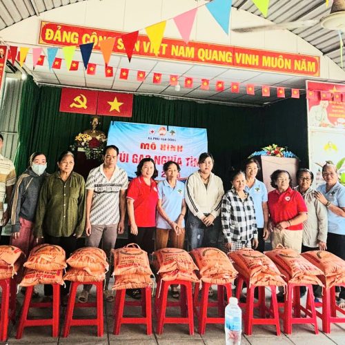 TIẾP TỤC THỰC HIỆN MÔ HÌNH TÚI GẠO NGHĨA TÌNH