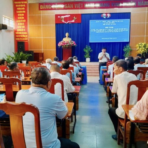 HỘI NGƯỜI CAO TUỔI XÃ PHÚ HÒA ĐÔNG TỔ CHỨC HỘI NGHỊ VỀ TĂNG CƯỜNG QUẢN LÝ CẤP ĐỔI THẺ HỘI VIÊN VÀ GIẤY MỪNG THỌ