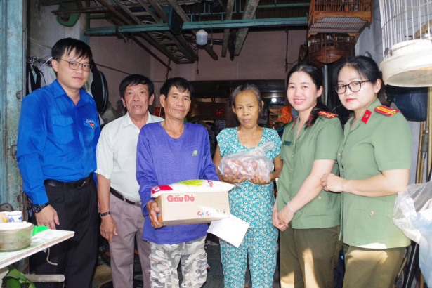 ĐOÀN XÃ THỰC HIỆN CÔNG TRÌNH THANH NIÊN “TRAO TẶNG QUÀ AN SINH” THÁNG 3/2026
