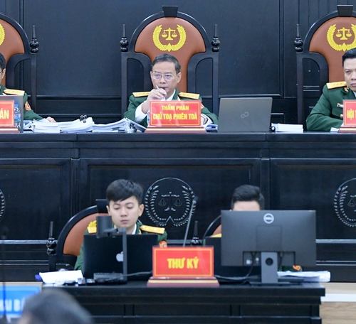 Quốc hội thông qua cán bộ công chức viên chức sĩ quan công an quân đội có thể là luật sư công