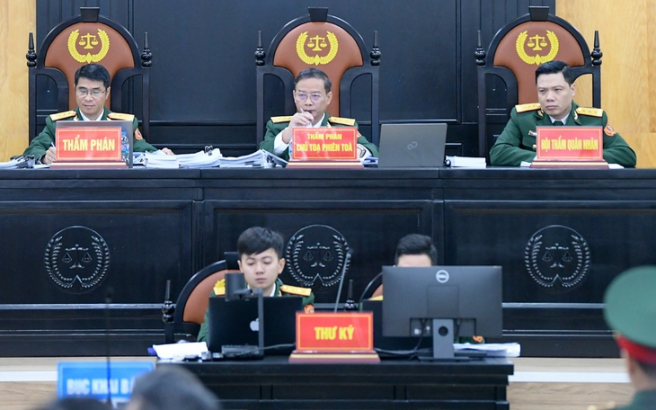 Quốc hội thông qua cán bộ, công chức, viên chức, sĩ quan công an, quân đội có thể là luật sư công