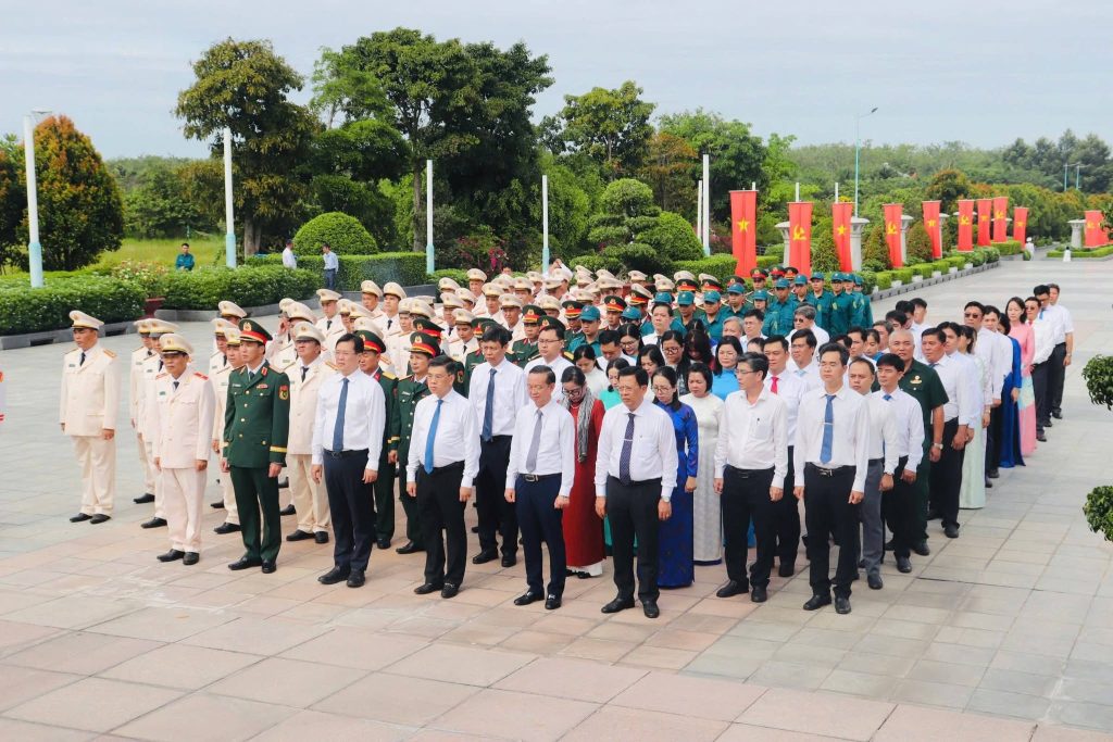 Tin nổi bật trong tuần (từ ngày 20/7 đến 27/7) trên địa bàn xã Phú Hòa Đông diễn ra nhiều hoạt động ý nghĩa, tri ân các Mẹ Việt Nam anh hùng, gia đình thương binh, bệnh binh, gia đình chính sách nhân kỷ niệm 79 năm Ngày Thương binh – Liệt sĩ (27/7/1947 – 27/7/2026)
