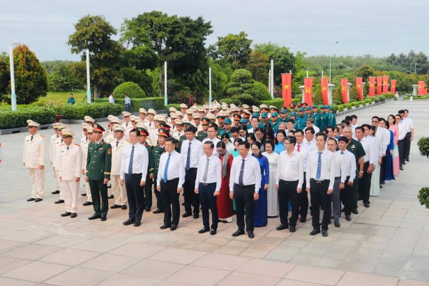 Tin nổi bật trong tuần (từ ngày 20/7 đến 27/7) trên địa bàn xã Phú Hòa Đông diễn ra nhiều hoạt động ý nghĩa, tri ân các Mẹ Việt Nam anh hùng, gia đình thương binh, bệnh binh, gia đình chính sách nhân kỷ niệm 79 năm Ngày Thương binh – Liệt sĩ (27/7/1947 – 27/7/2026)