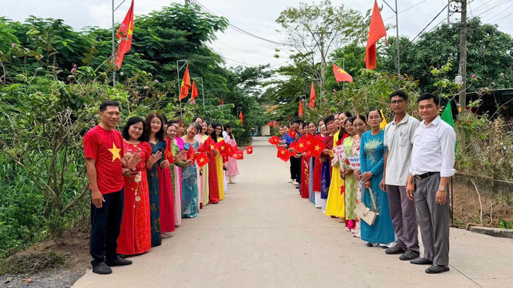 DIỄU HÀNH CHÀO MỪNG QUỐC KHÁNH 02/9