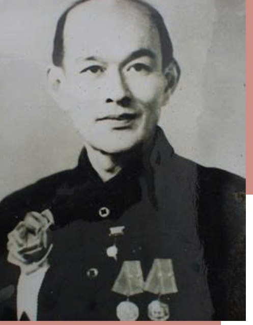 Chân dung nhà nông học Lương Định Của, mặc lễ phục đeo huân chương